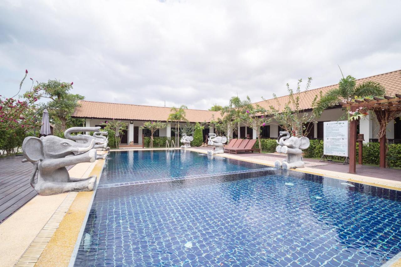 Oyo 837 Baan Kiang Nam Resort Bang Lamung Exteriör bild
