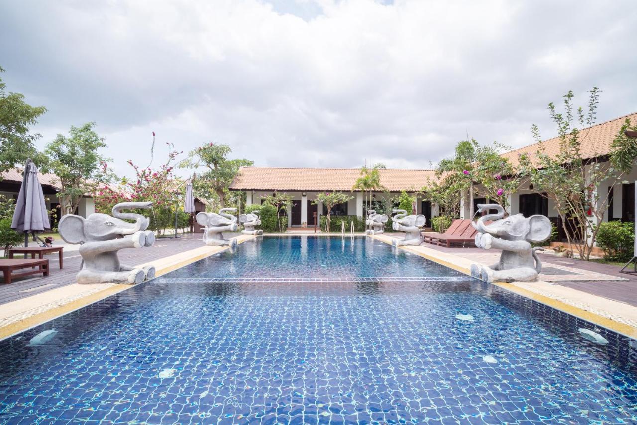 Oyo 837 Baan Kiang Nam Resort Bang Lamung Exteriör bild