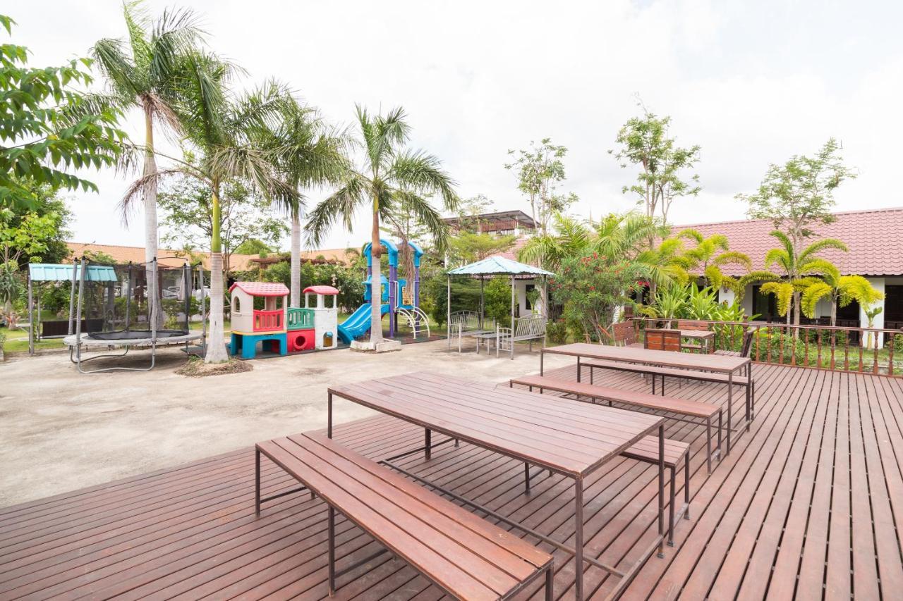 Oyo 837 Baan Kiang Nam Resort Bang Lamung Exteriör bild