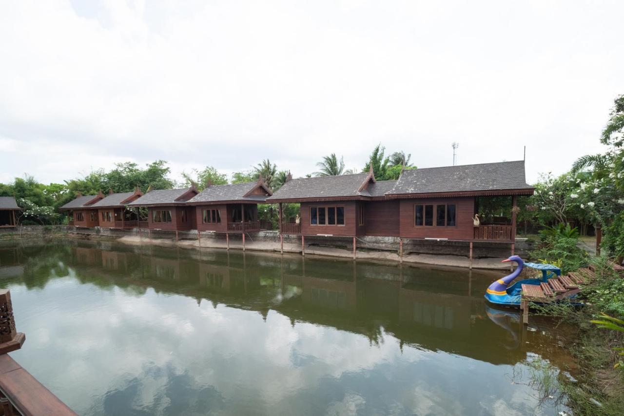 Oyo 837 Baan Kiang Nam Resort Bang Lamung Exteriör bild