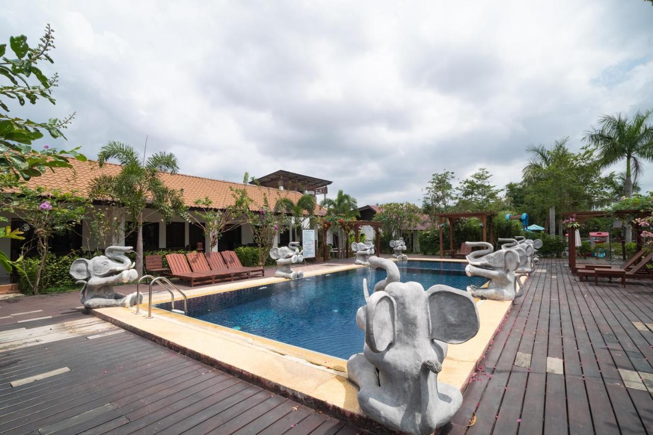 Oyo 837 Baan Kiang Nam Resort Bang Lamung Exteriör bild